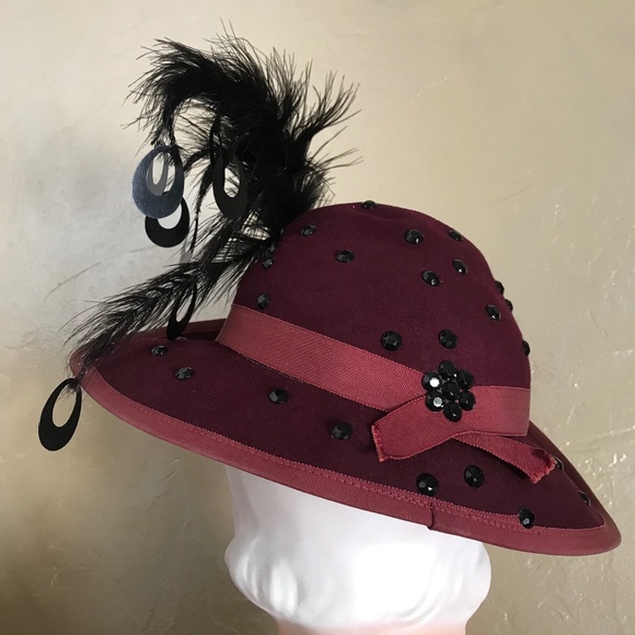 DRAMATIC 1930s\' BURGUNDY FELT WIDE BRIM FEDORA - BLACK BEADS + FEATHER SPRAY main image 4